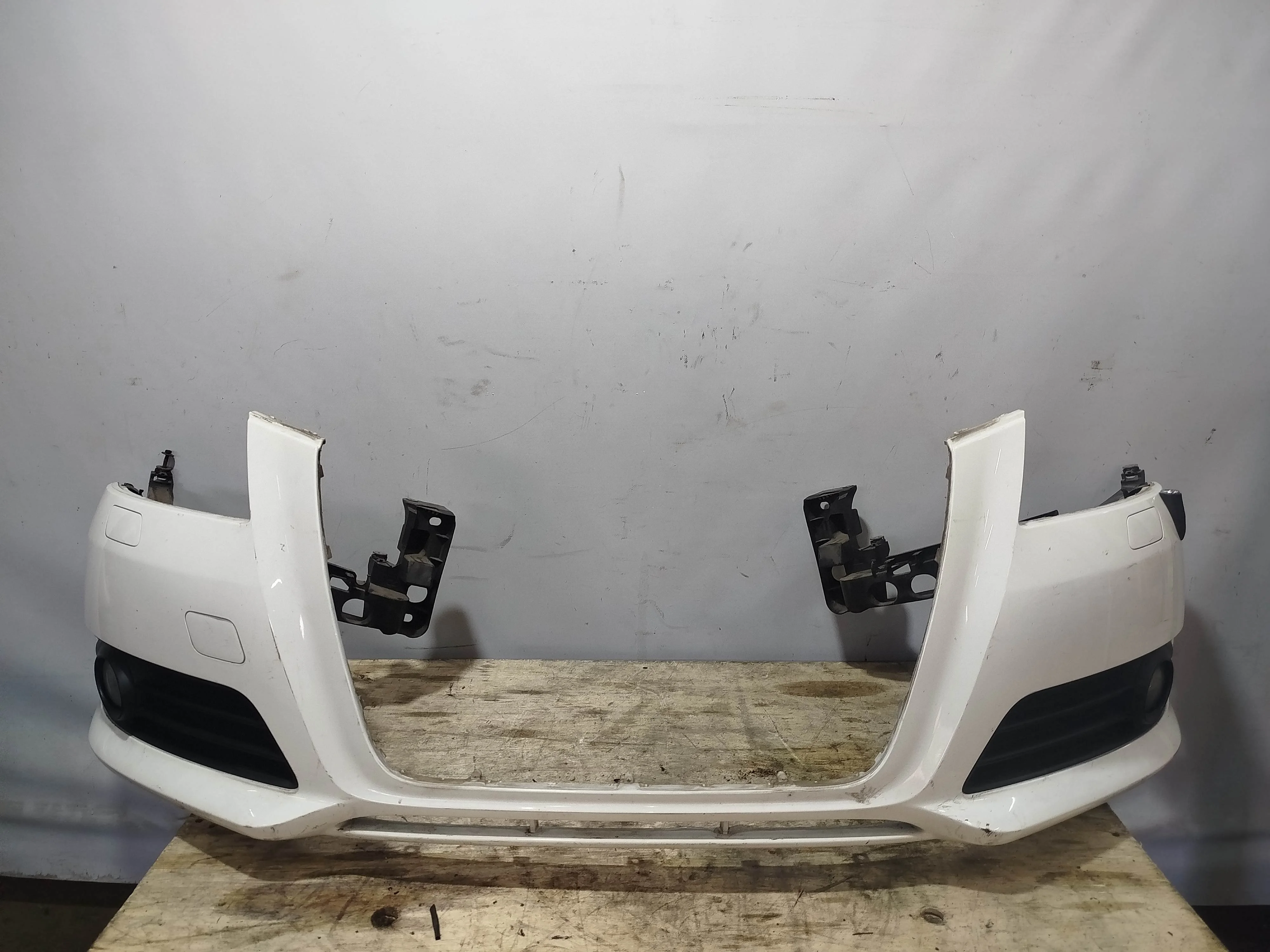 БАМПЕР AUDI 8P0807105F ПЕРЕД белый, LY9C NA7336Z