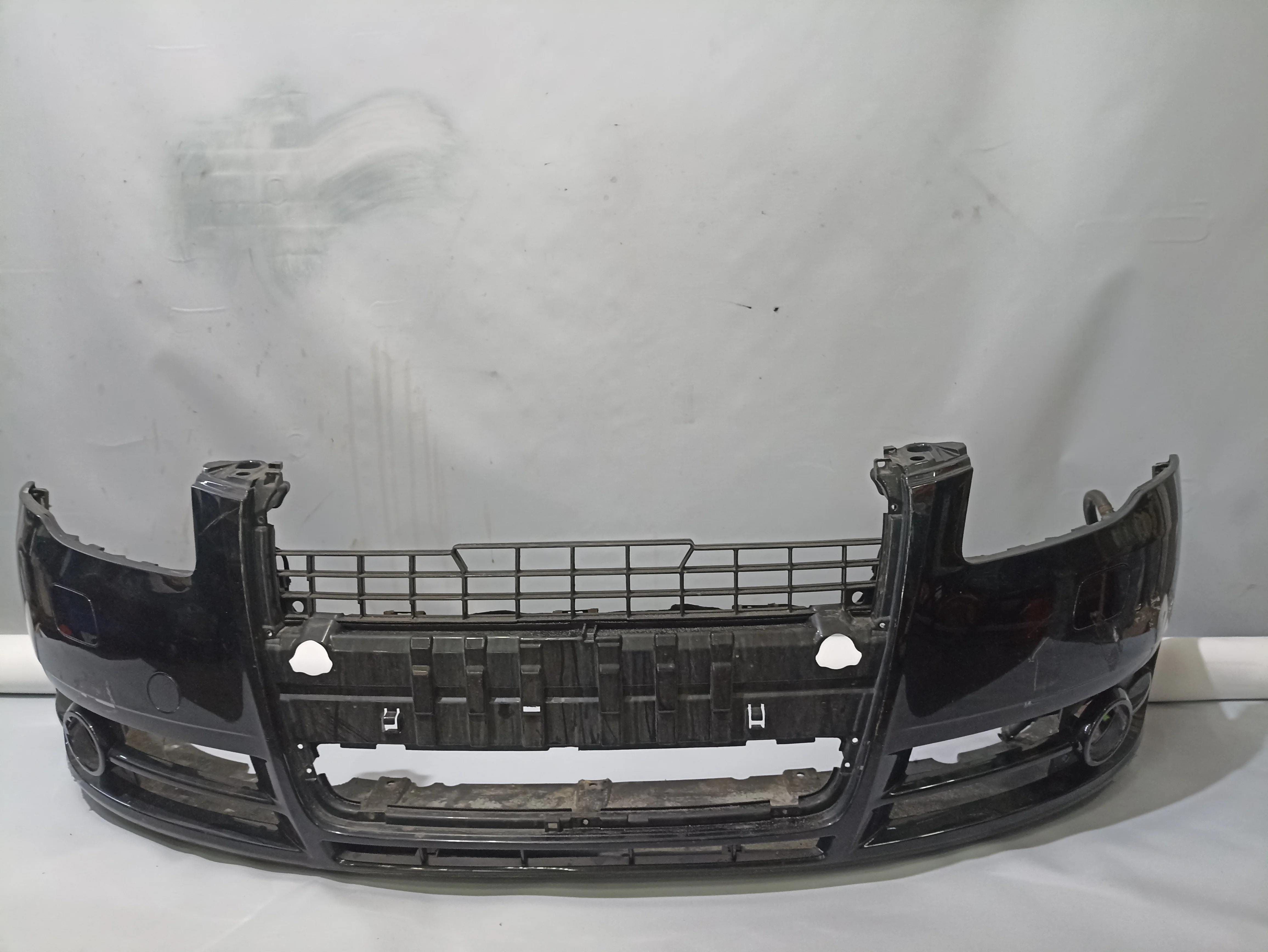 БАМПЕР AUDI 8E0807105 ПЕРЕД черный KB263Z