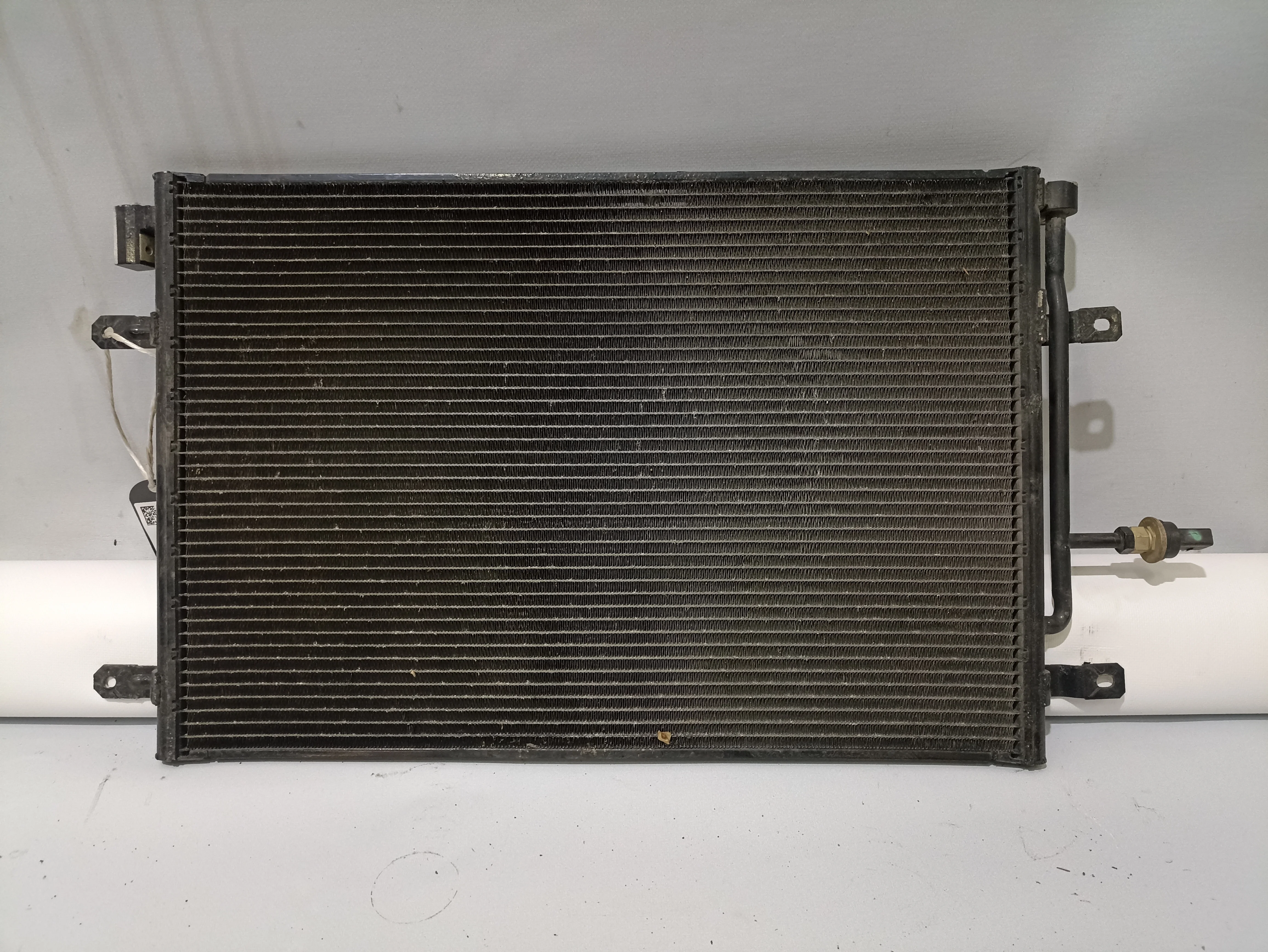 РАДИАТОР КОНДИЦИОНЕРА AUDI SEAT 8E0260403T KB263Z