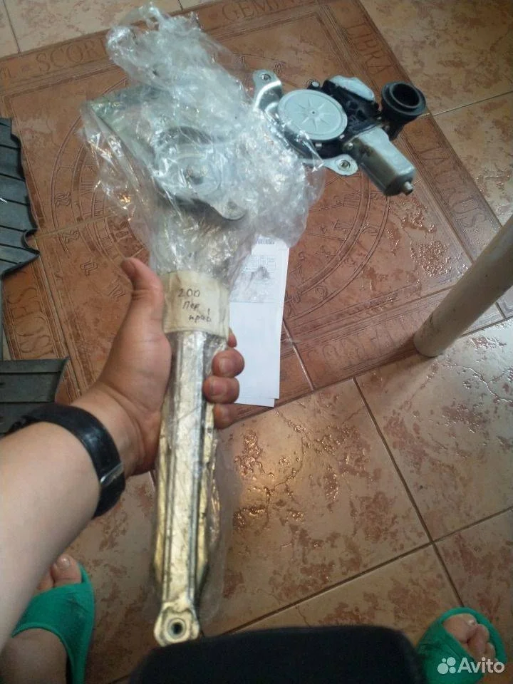 Стеклоподъемник электр. передний правый Toyota Land Cruiser 200 (2007—2012)