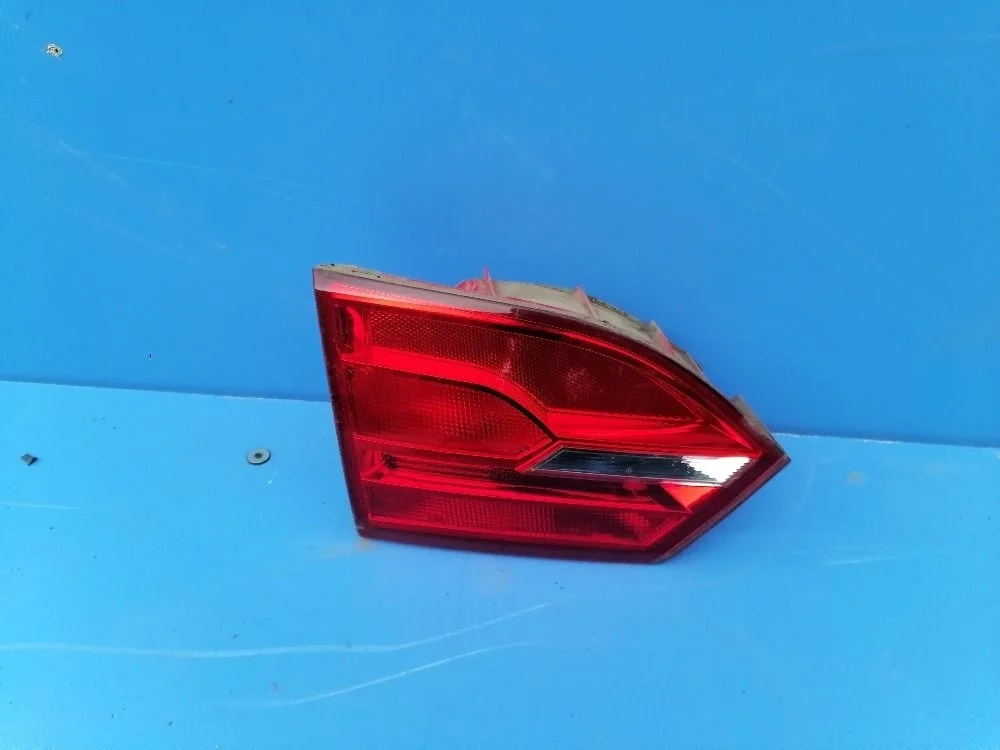 Фонарь зад лев (в крышку багаж.) Volkswagen Jetta VI (2010—2015)