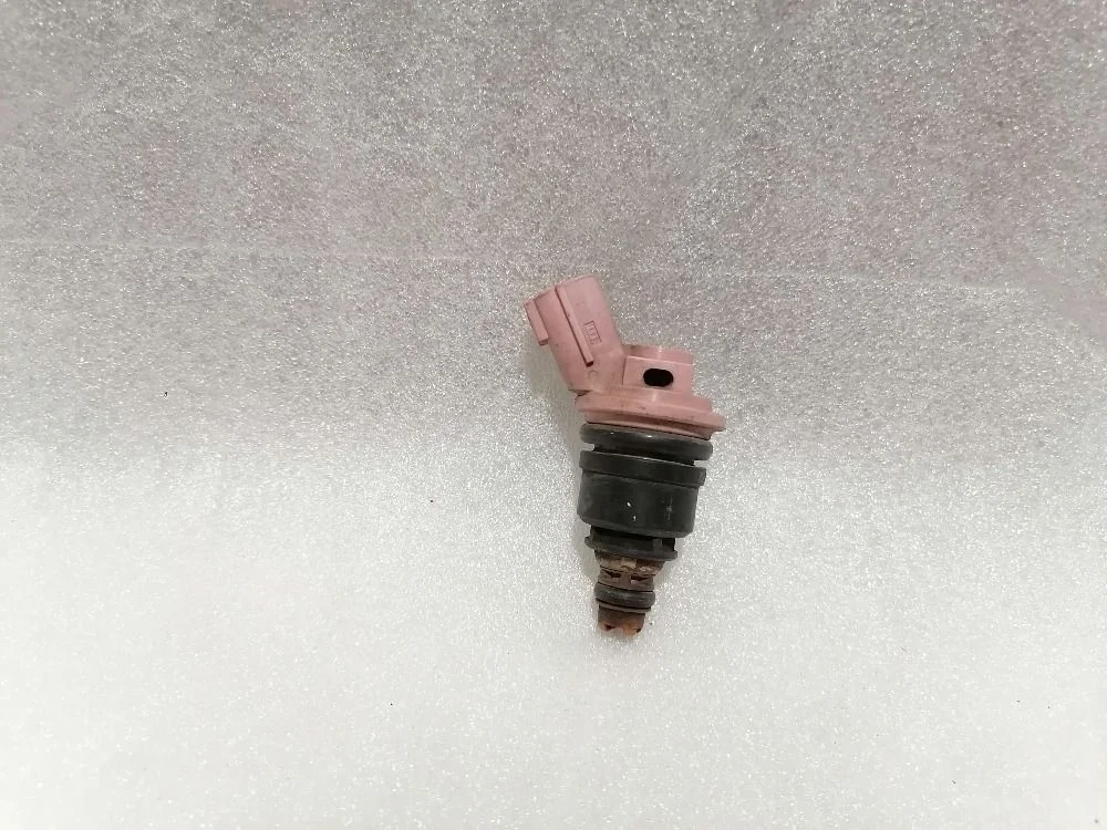 Форсунка топливная Nissan Cefiro A32 (1994—2000) 1660035U00