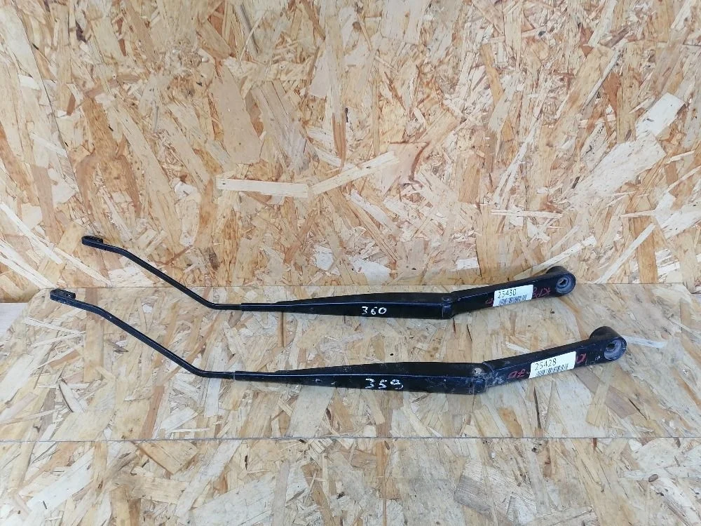 Поводок стеклоочистителя прав (дворник) Chevrolet Cruze I (2009—2012)