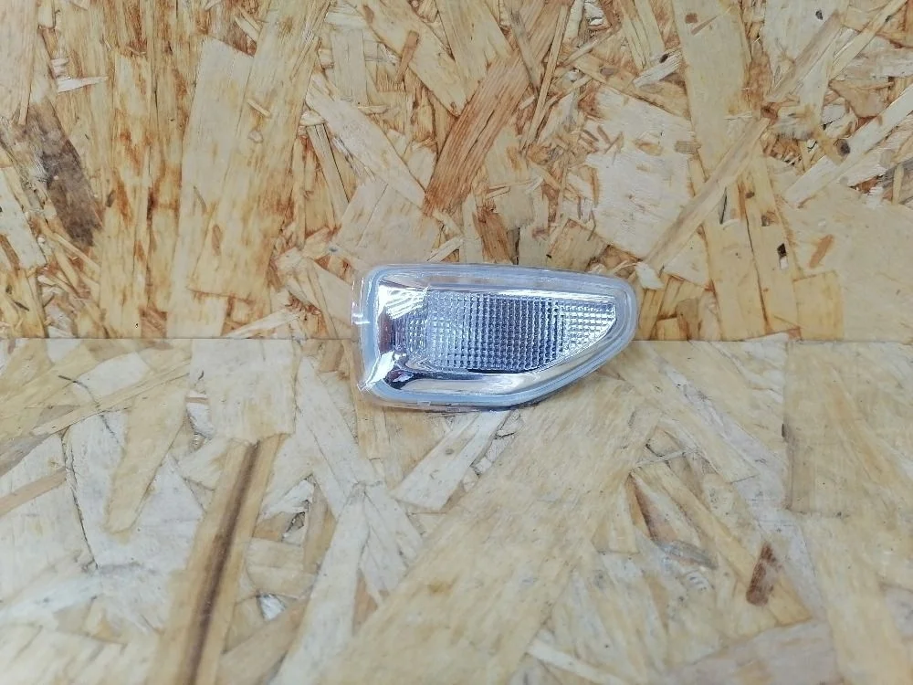 Повторитель поворота в крыло прав. Renault Logan II (2012—2018)