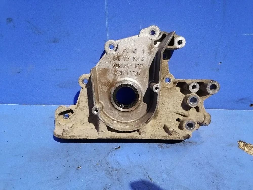 Крышка двигателя передняя Volkswagen Golf Mk7 (2012—2017)