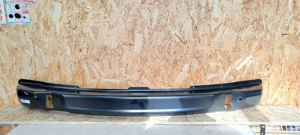 Усилитель бампера перед.  Renault Logan I (2004—2009)