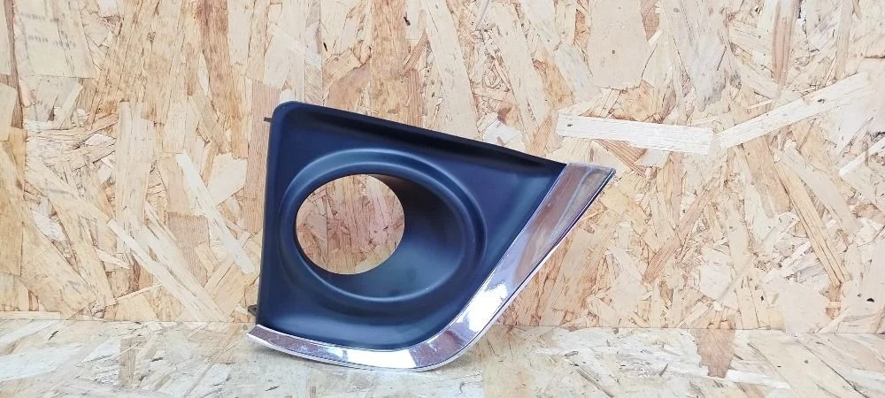 Решетка бампера правая (под ПТФ) Toyota Corolla XI (2012—2016) 8148102400