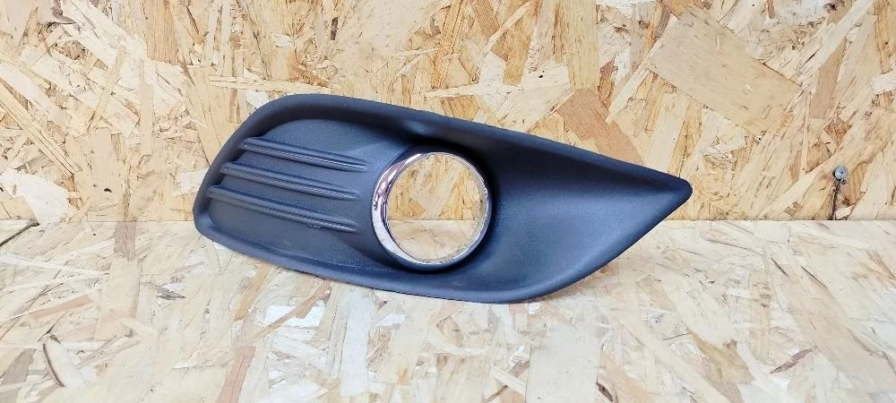 Решетка бампера правая (под ПТФ) Ford Focus II рестайлинг (2007—2011) 1528560