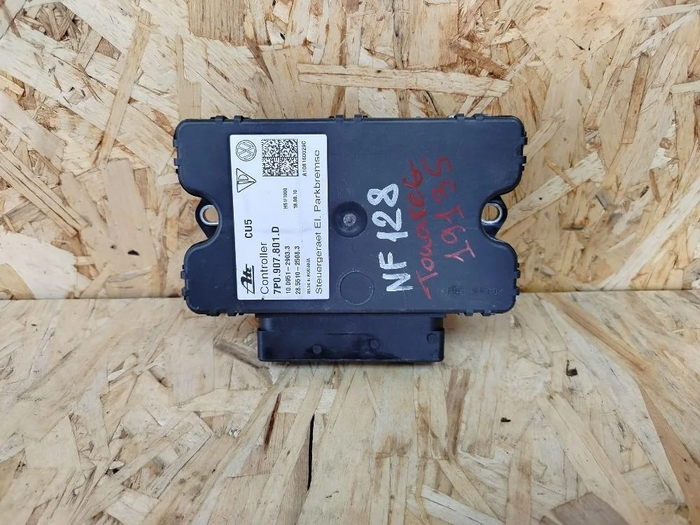 Блок упр-я стояночным тормозом Volkswagen Touareg II (2010—2014) 7P0907801D