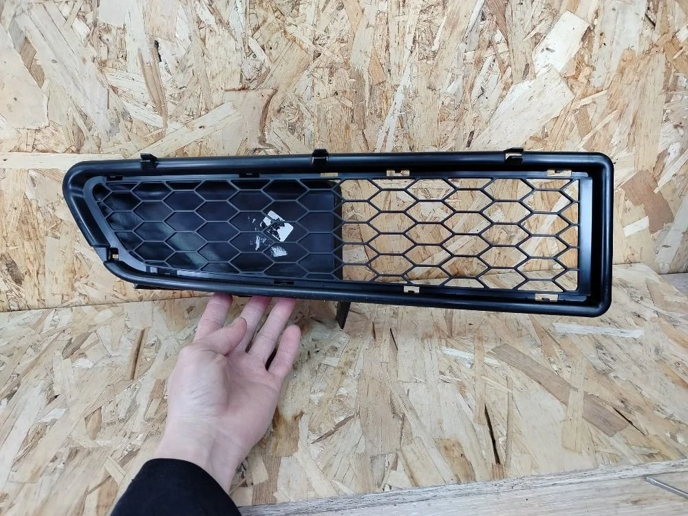 Решетка бампера пер. прав. Renault Logan I (2004—2009)