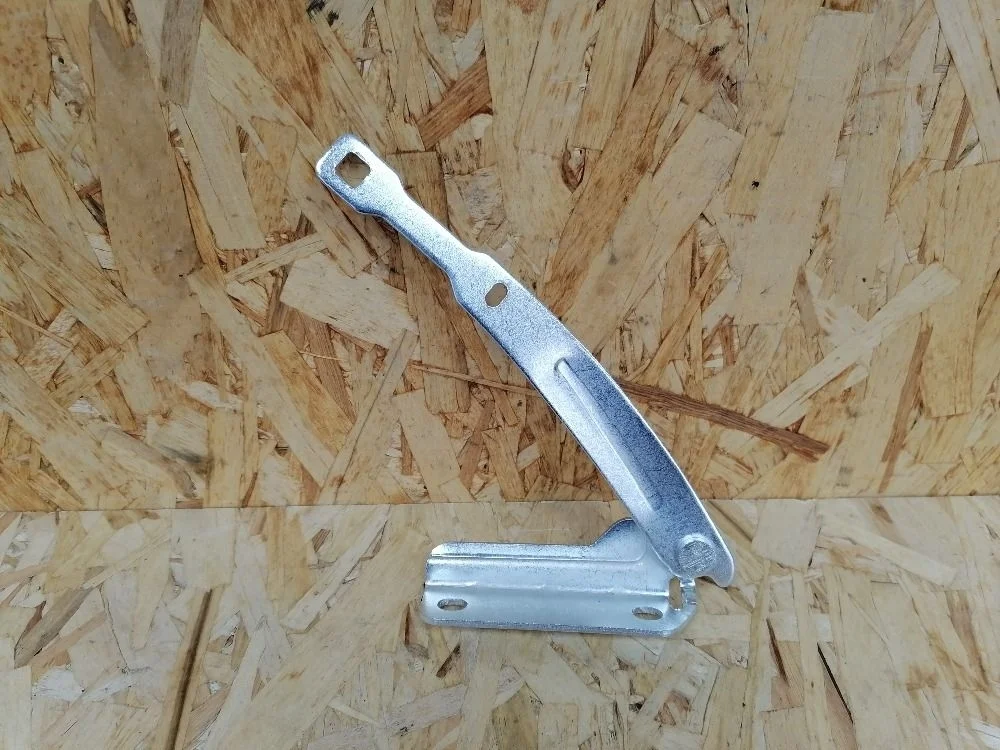 Петля капота правая Renault Duster I (2010—2015) 654007102R