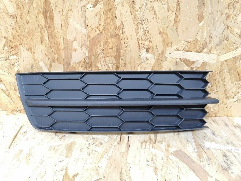 Решетка бампера правая (без ПТФ) Skoda Rapid I (2012—2017) 60U8073689B9