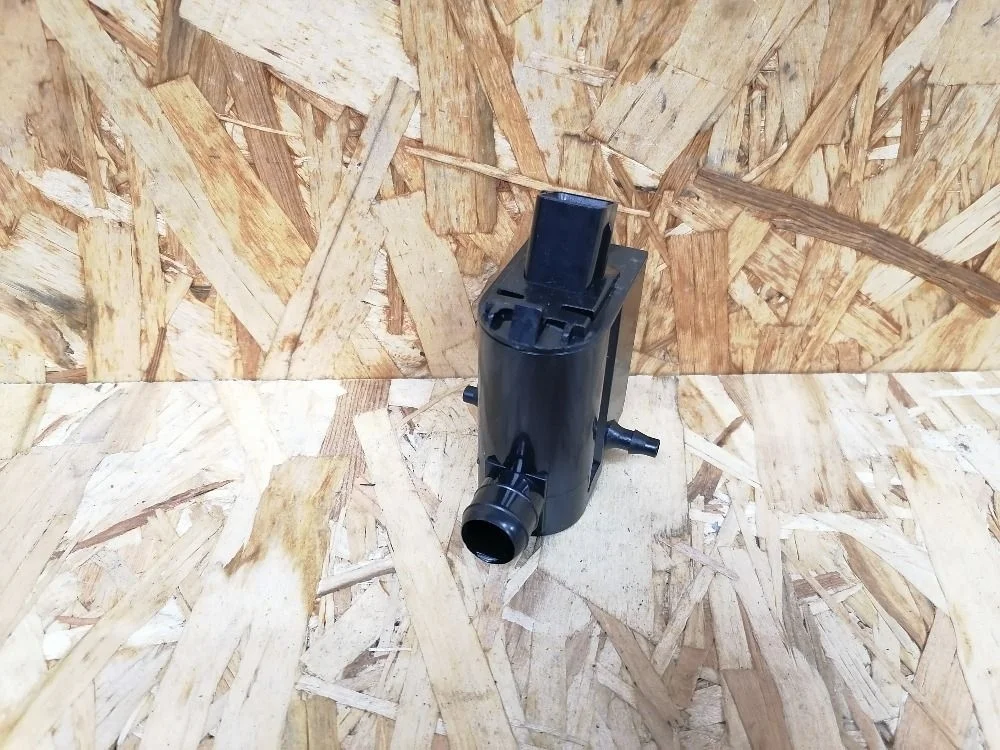 Насос (моторчик) омывателя Kia Ceed JD (2012—2015) 985101W000