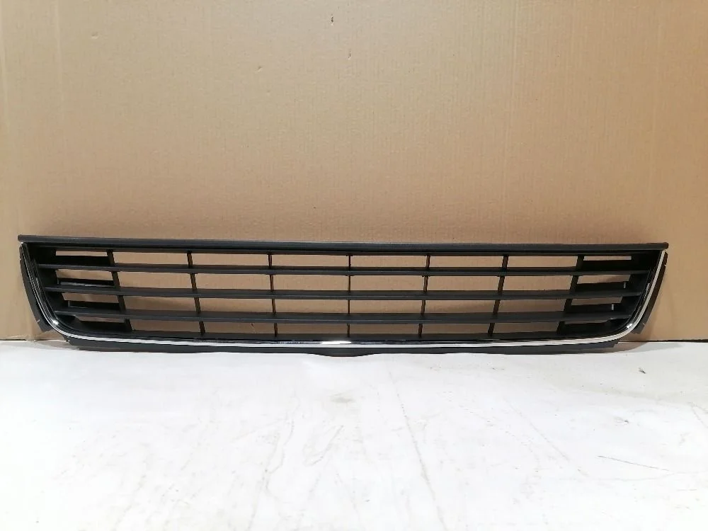 Решетка бампера перед. центр. Volkswagen Polo V (2009—2015) 6RU853671RYP