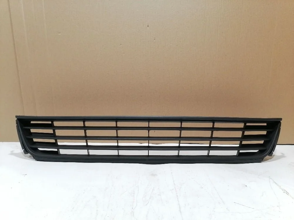 Решетка бампера перед. центр. Volkswagen Polo V (2009—2015) 6RU8536779B9