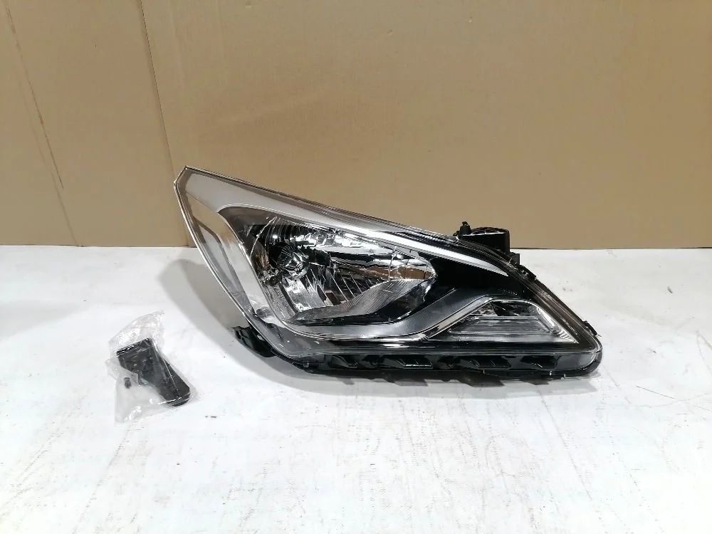 Фара правая Hyundai Solaris I рестайлинг (2014—2017) 921024L600