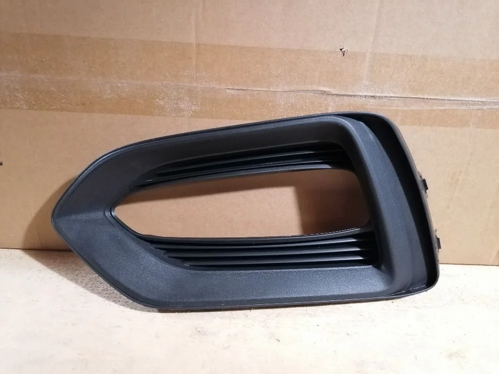 Решетка бампера левая (под ПТФ) Hyundai Solaris II (2017—2020) 86521H5000