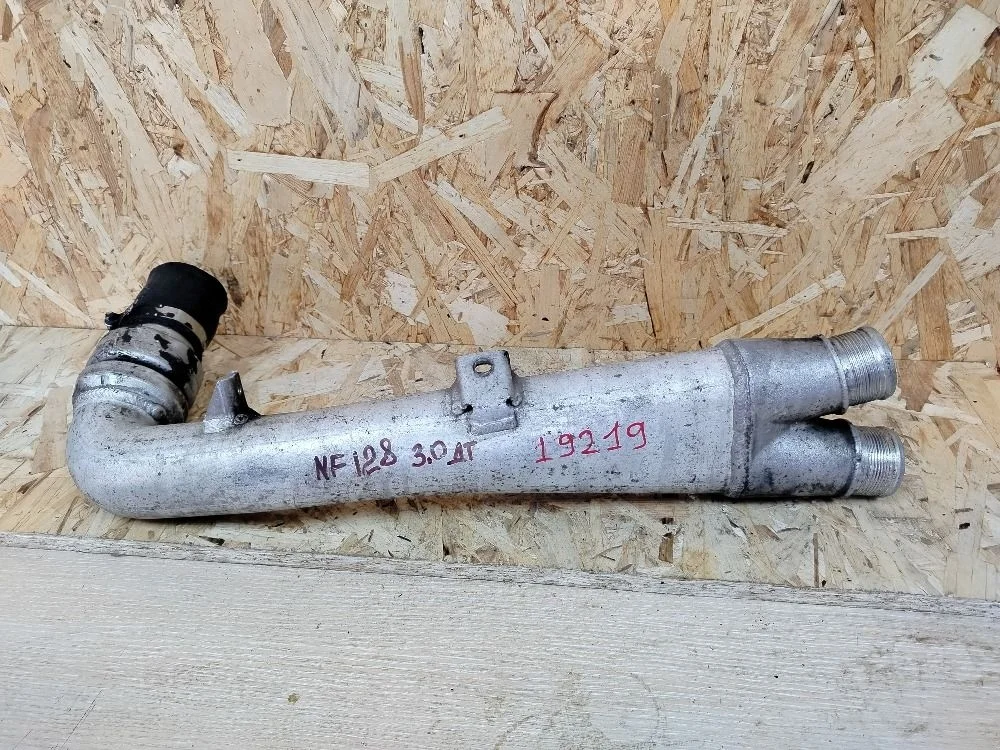 Патрубок интеркулера Volkswagen Touareg II (2010—2014) 7P0145941A