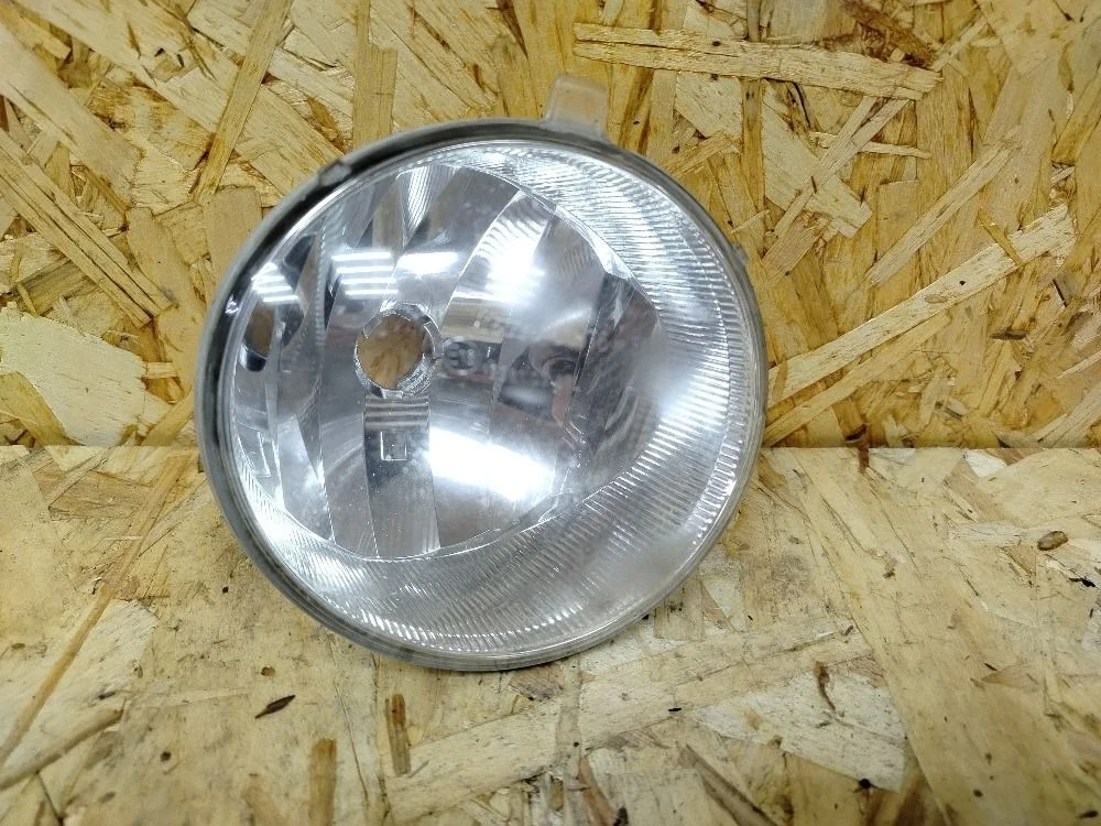 Фара противотуманная правая (ПТФ) Toyota Land Cruiser 200 (2007—2012) 8122060120