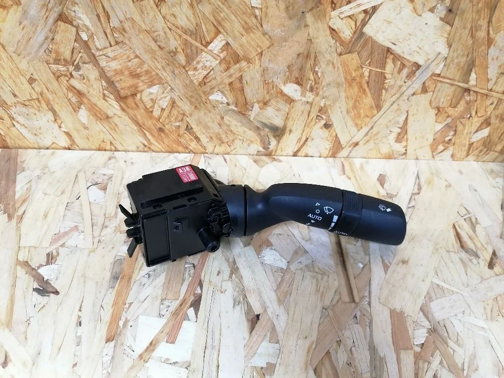 Переключатель стеклоочистителей подрулевой Toyota Camry XV70 (2017—2021) 84652-33600