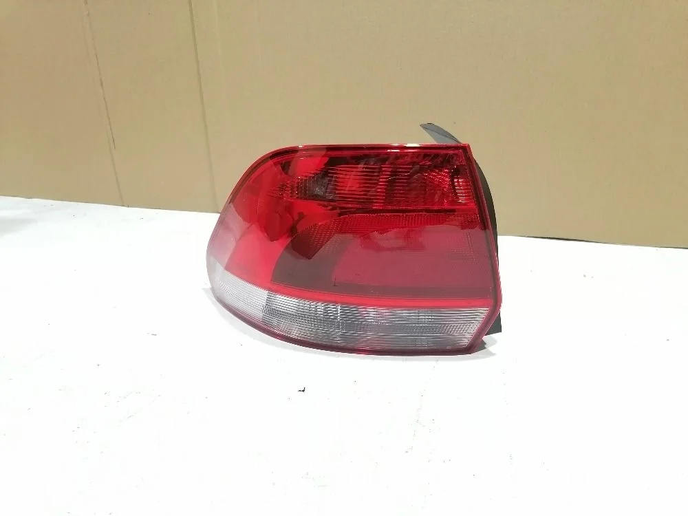 Фонарь зад. лев. Volkswagen Polo V (2009—2015) 6RU945111F