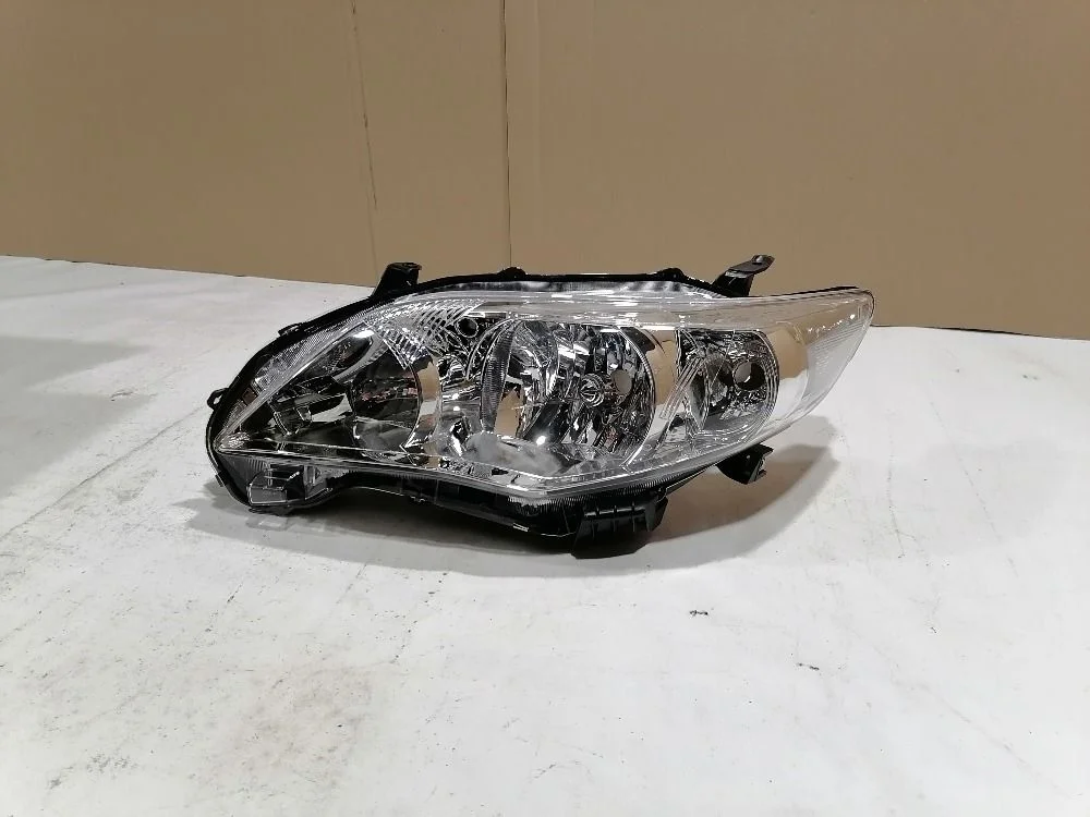 Фара левая Toyota Corolla X рестайлинг (2010—2013) 8117002B10