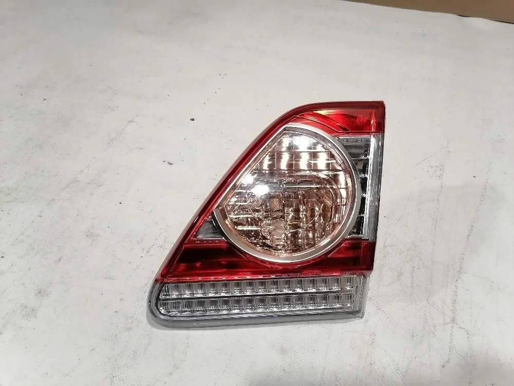 Фонарь зад прав (в крышку багаж.) Toyota Corolla X рестайлинг (2010—2013) 8158112180