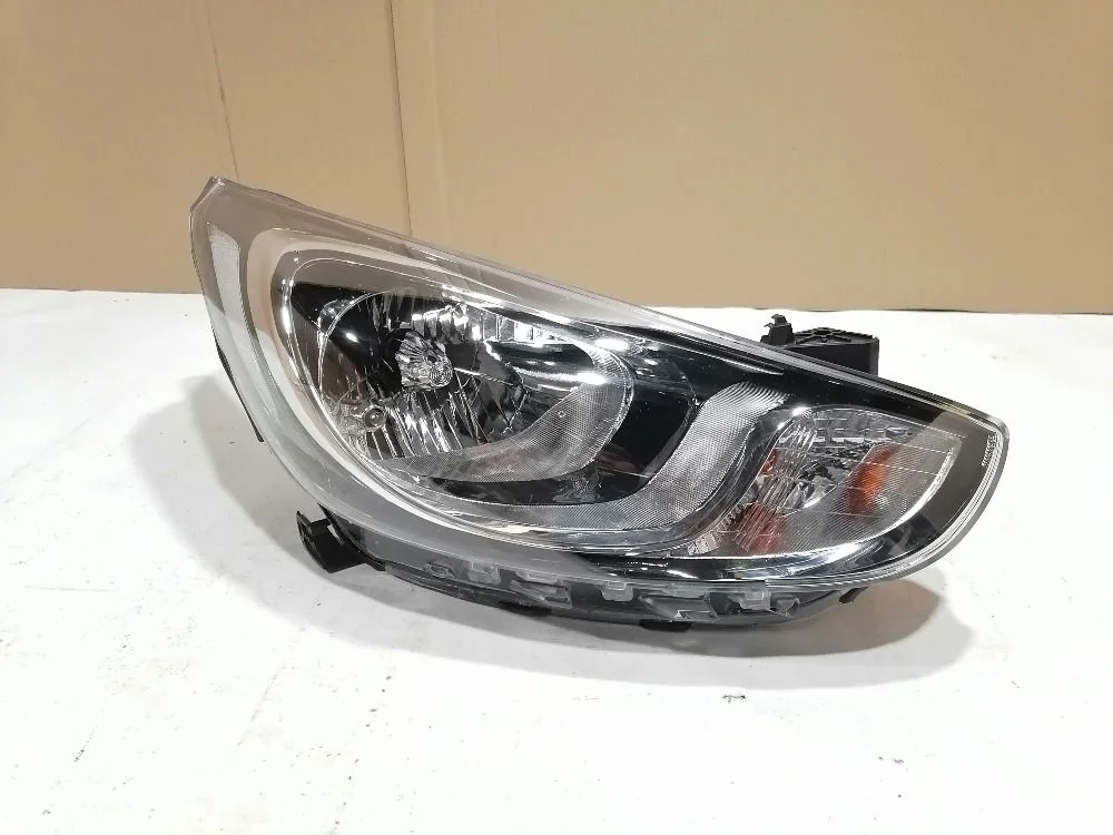 Фара правая Hyundai Solaris I (2010—2014) 921024L000