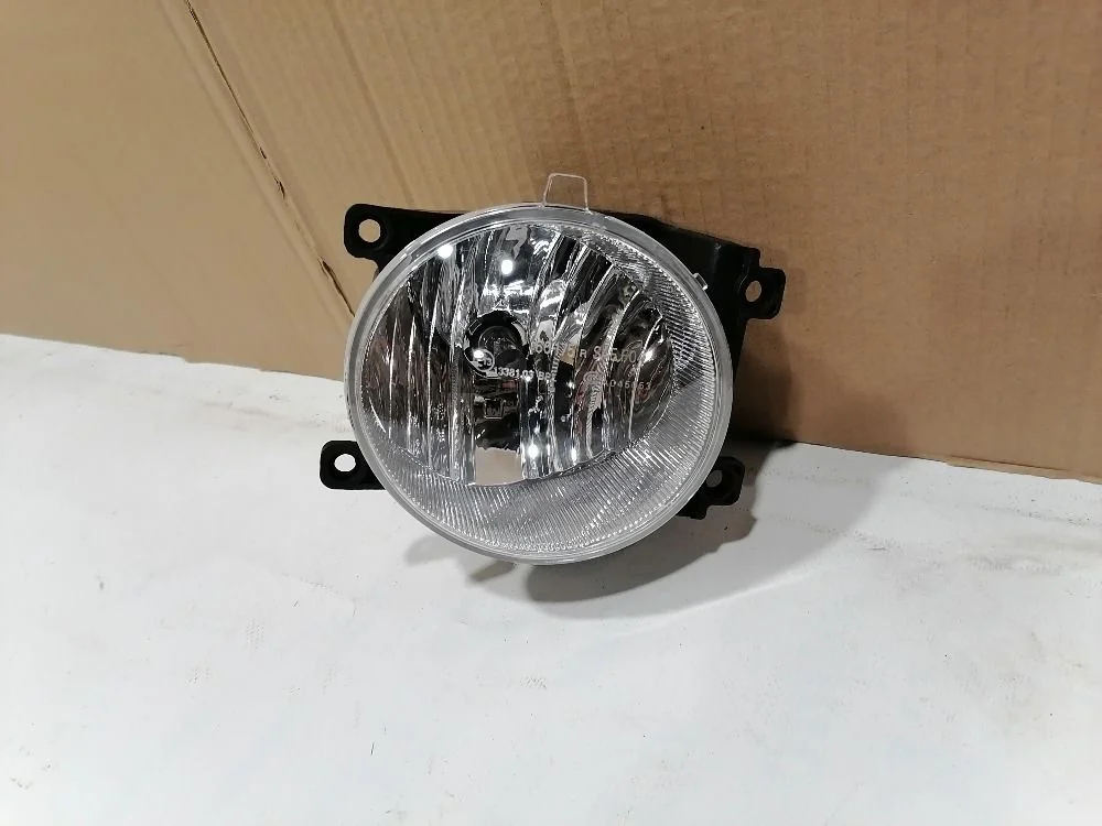 Фара противотуманная правая (ПТФ) Toyota RAV4 IV (2012—2015) 8121060200