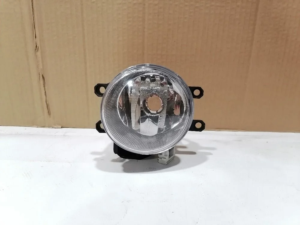 Фара противотуманная левая (ПТФ) Toyota Auris E180 (2012—2015) 8122002110