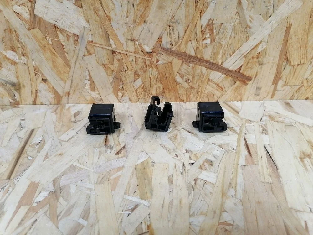 Фиксатор/Крепёж фары Kia Rio III (2011—2015) 921730U000