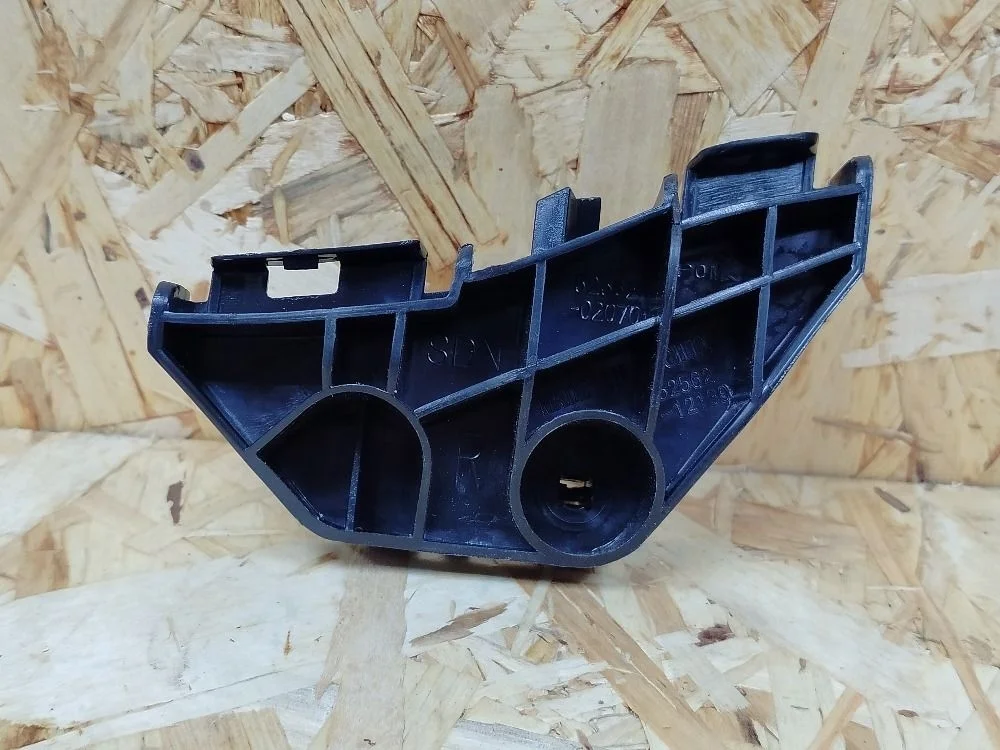 Кронштейн бампера зад. прав. Toyota Corolla X (2006—2010)