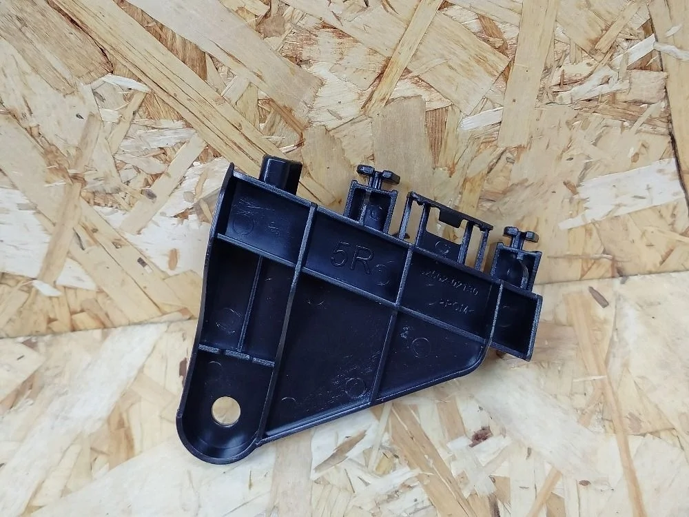 Кронштейн бампера зад. прав. Toyota Corolla XI (2012—2016)