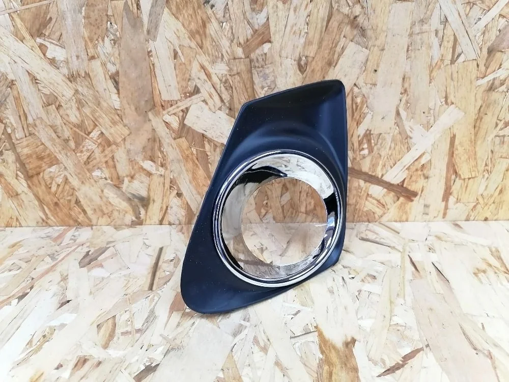 Решетка бампера левая (под ПТФ) Toyota Corolla X рестайлинг (2010—2013)