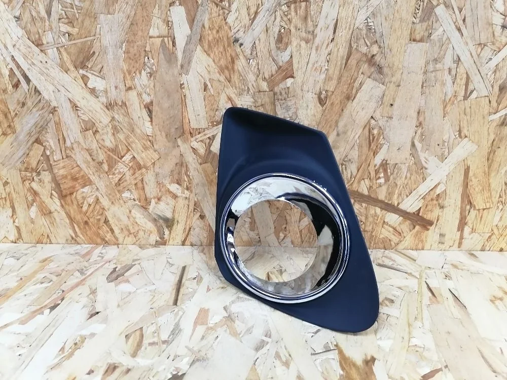 Решетка бампера правая (под ПТФ) Toyota Corolla X рестайлинг (2010—2013)