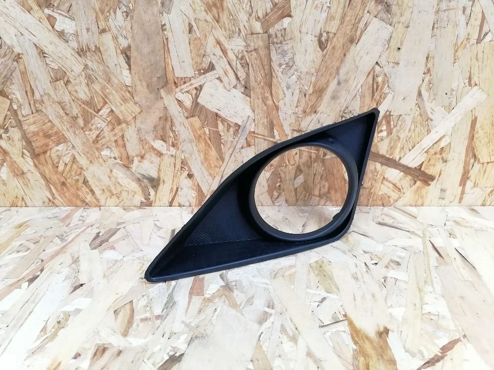 Решетка бампера левая (под ПТФ) Toyota Corolla X (2006—2010) 8148212070