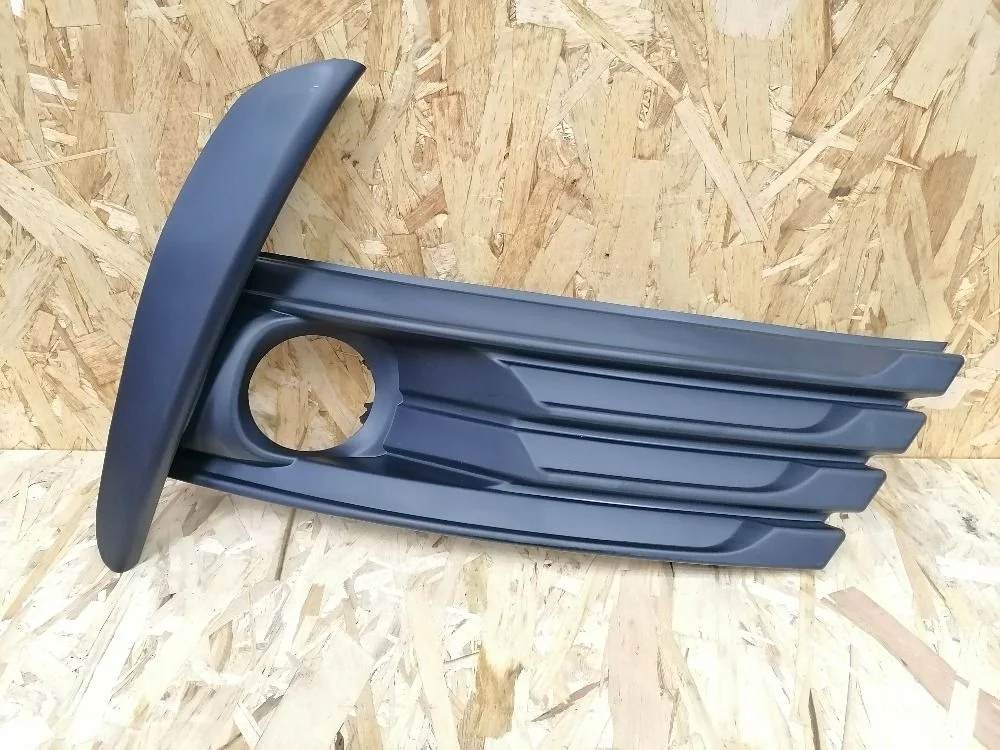 Решетка бампера правая (под ПТФ) Toyota Corolla XI рестайлинг (2015—2019) 8148102630