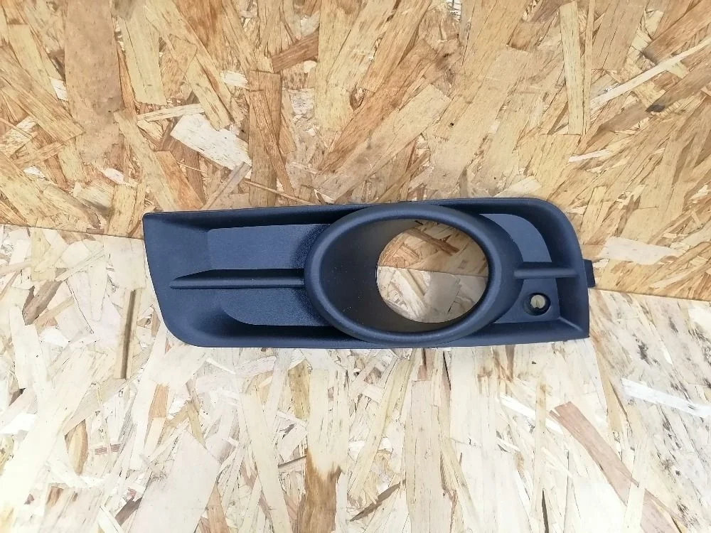 Решетка бампера левая (под ПТФ) Chevrolet Cruze I (2009—2012)