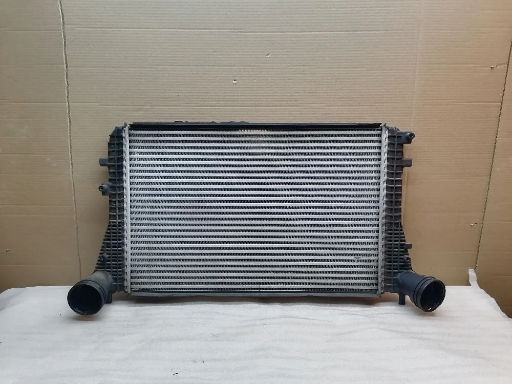 Радиатор интеркулера Volkswagen Golf Mk6 (2008—2012) 1K0145803T