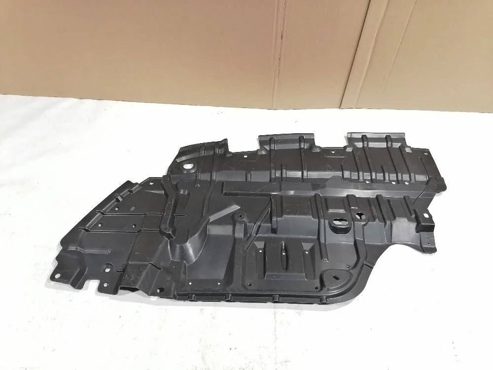 Пыльник бампера пер. лев. Toyota Camry XV50 рестайлинг (2014—2017)