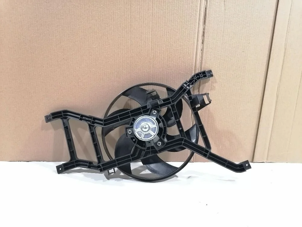 Вентилятор радиатора (диффузор) ВАЗ (LADA) Largus I (2012—2021) 8200779073