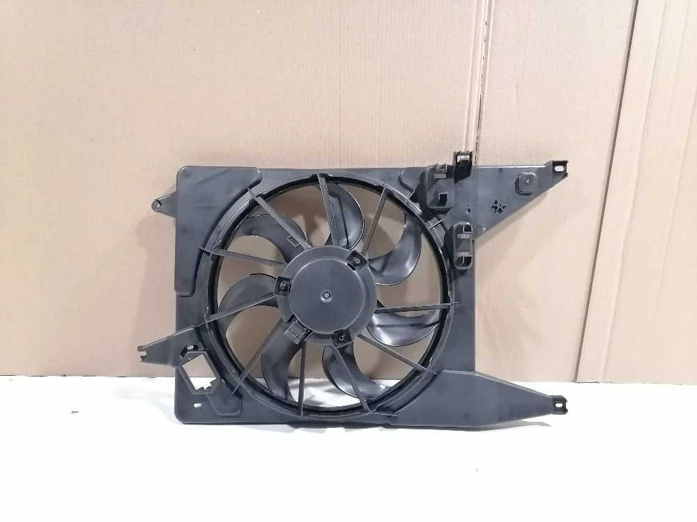 Вентилятор радиатора (диффузор) Renault Logan I рестайлинг (2009—2015) 8200765566