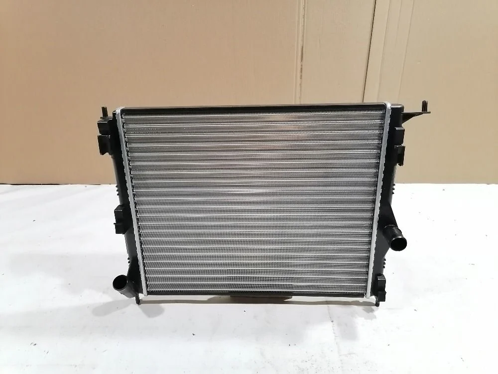 Радиатор основной Renault Sandero I (2009—2014) 8200735038