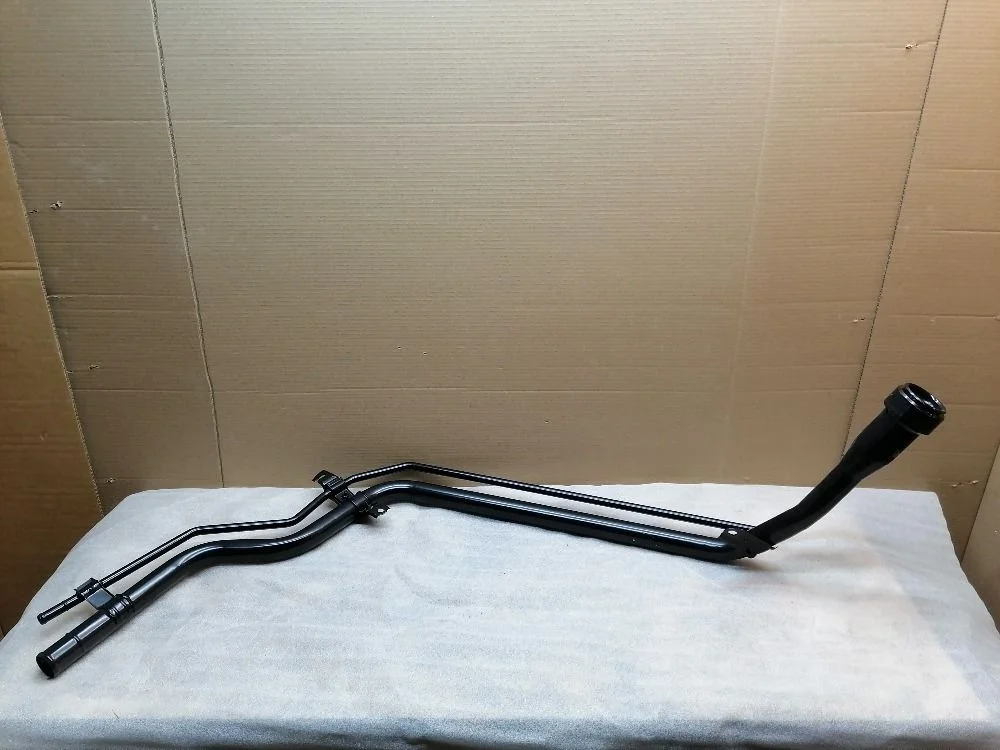 Горловина топливного бака Toyota Land Cruiser 100 (1998—2002) 7720160520