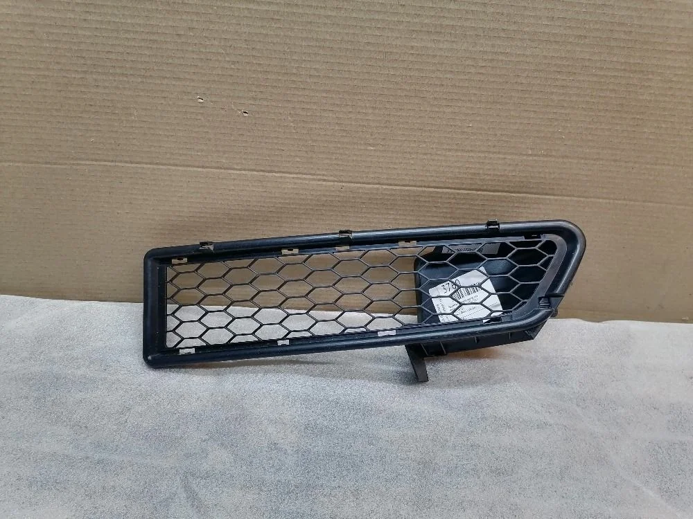 Решетка бампера пер. лев. Renault Logan I (2004—2009)