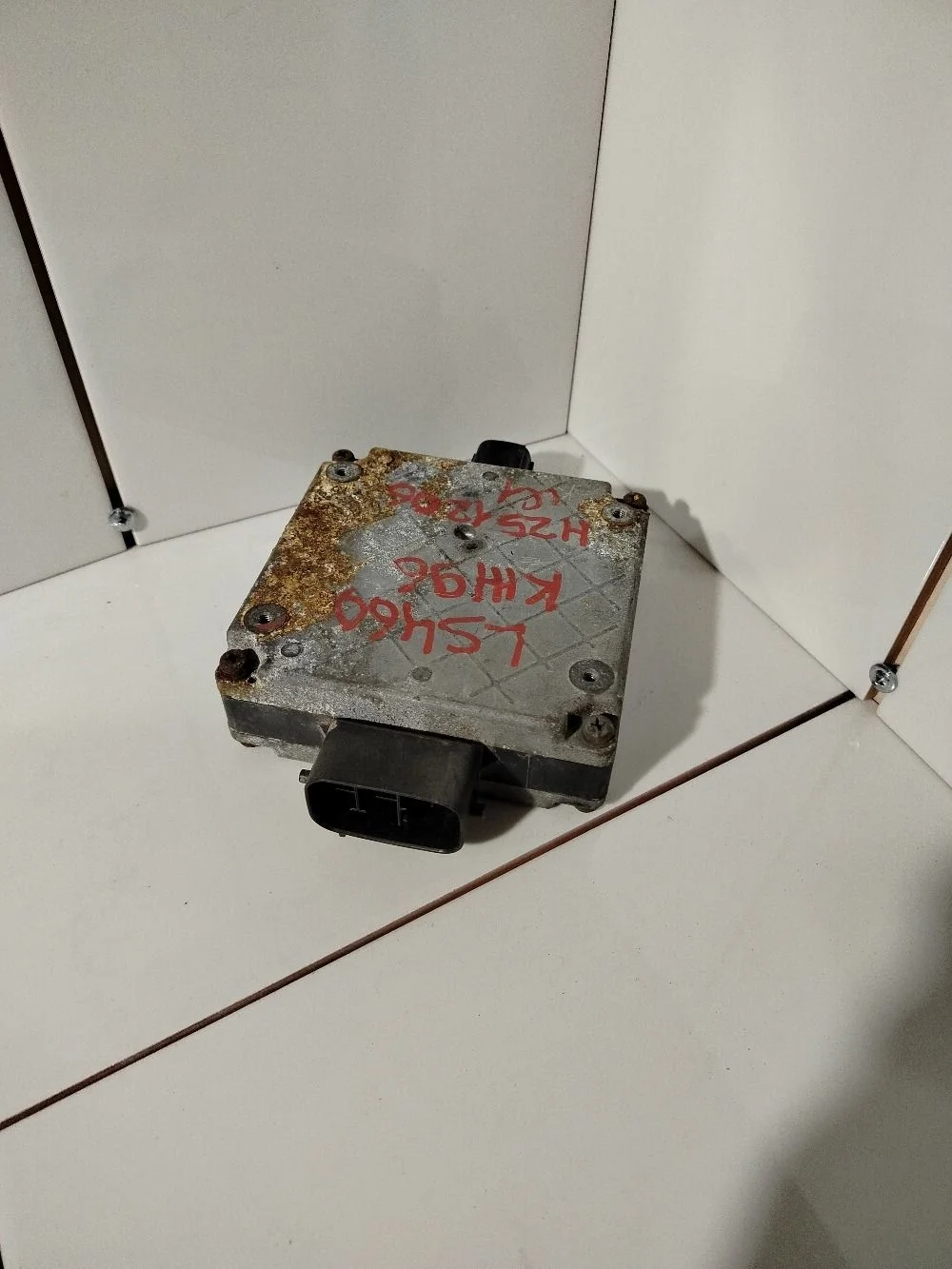 Блок управления рейкой рулевой Lexus LS IV (2006—2009) 8965050151