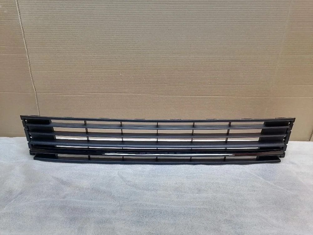 Решетка бампера перед. центр. Volkswagen Polo V рестайлинг (2015—2020)