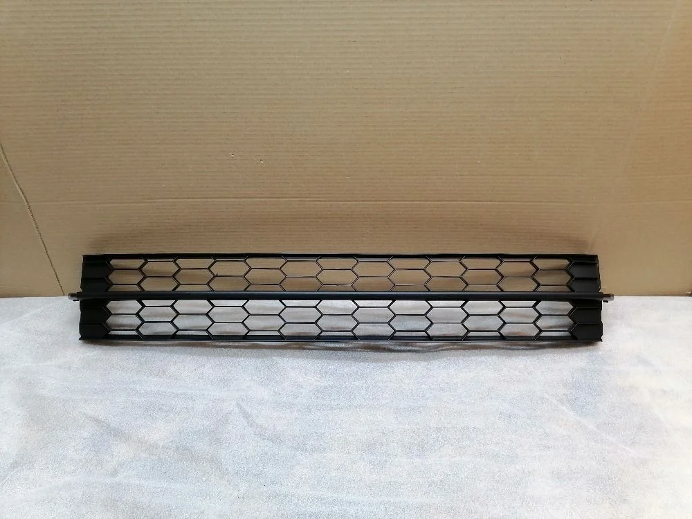 Решетка бампера перед. центр. Skoda Rapid I (2012—2017)