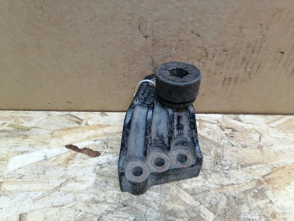 Кронштейн опоры ДВС прав. Kia Sportage III (2010—2014)