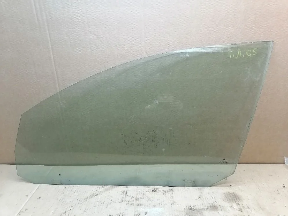 Стекло двери передней левой Volkswagen Golf Mk5 (2003—2009)